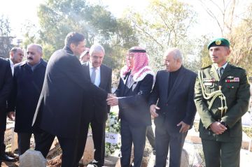 العيسوي يشارك في تشييع جثمان العين والوزير الأسبق صالح إرشيدات العيسوي يشارك في تشييع جثمان العين والوزير الأسبق صالح إرشيدات