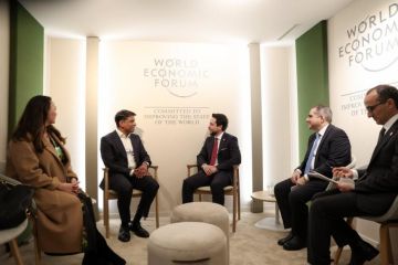 ولي العهد يلتقي المدير التنفيذي لشركة إمبراير لصناعة الطائرات