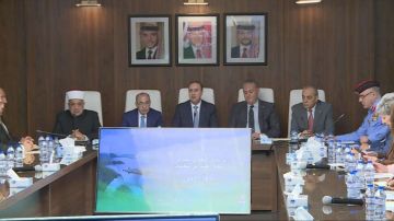 الحكومة تطلق البرنامج التنفيذي لاستراتيجية النظافة والحد من النفايات الحكومة تطلق البرنامج التنفيذي لاستراتيجية النظافة والحد من النفايات