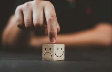 من الهاتف إلى التأمل.. عادات تحمي صحتك النفسية