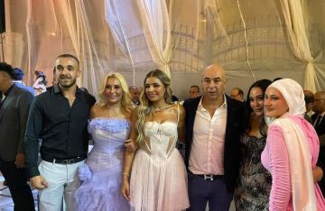 مصر.. رجل أعمال يقاضي حسام حسن وابنته ويطالب بذهب وألماس بملايين الجنيهات مصر.. رجل أعمال يقاضي حسام حسن وابنته ويطالب بذهب وألماس بملايين الجنيهات