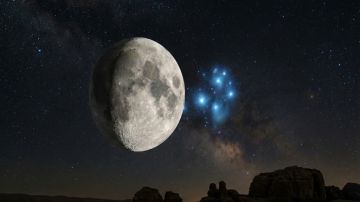 اقتران القمر بالثريا يزين سماء الأردن ليلة الثلاثاء