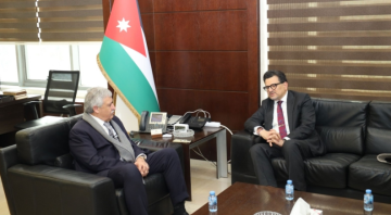 القطامين يبحث مع السفير الهندي تعزيز التعاون في قطاع النقل والسكك الحديدية