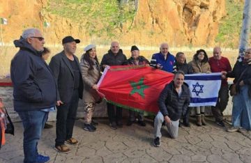 رفع علم إسرائيل على الحدود المغربية الجزائرية .. استنكار شديد في المغرب رفع علم إسرائيل على الحدود المغربية الجزائرية .. استنكار شديد في المغرب