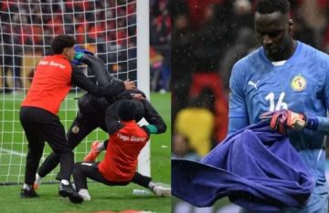 امسحوا دموعكم بمنشفتي.. حارس نيجيريا يسخر من المغرب بعد فضيحة منشفة حارس السنغال!