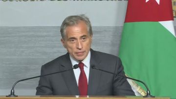 رئيس الوزراء: أمن المنطقة واستقرارها أمران ضروريان رئيس الوزراء: أمن المنطقة واستقرارها أمران ضروريان