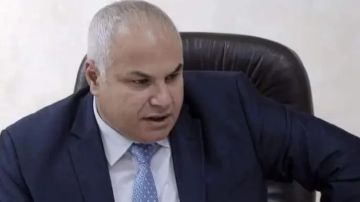 وزير العمل يوضح حقيقة تعيين ابنته في الديوان الملكي وزير العمل يوضح حقيقة تعيين ابنته في الديوان الملكي