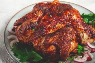 الدجاج بالتتبيلة التركية الحمراء الدجاج بالتتبيلة التركية الحمراء