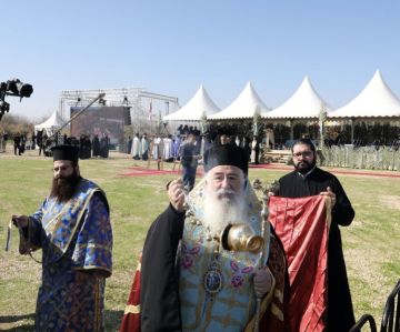 الكنيسة الأرثوذكسية تحيي عيد الغطاس حسب التقويم الشرقي في المغطس الكنيسة الأرثوذكسية تحيي عيد الغطاس حسب التقويم الشرقي في المغطس