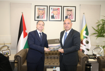 الشواربة يلتقي السفير القبرصي ويبحث معه سبل تعزيز التعاون