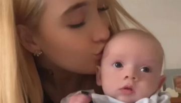 مأساة أم مكلومة.. استيقظت لإرضاع طفلها فوجدته جثة هامدة في سريره مأساة أم مكلومة.. استيقظت لإرضاع طفلها فوجدته جثة هامدة في سريره