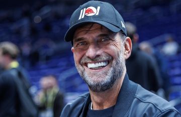 بضحكة مثيرة.. رد فعل كلوب على سؤال حول تدريب ريال مدريد (فيديو)