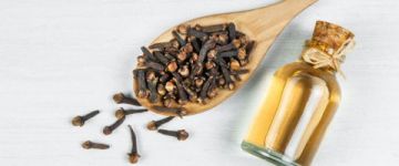 زيت القرنفل للبشرة: كنز عطري يعالج الحبوب ويقاوم التجاعيد