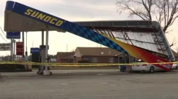 البطاطس المقلية تتسبب في حادث اصطدام مروع بمحطة وقود