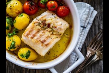 صينية سمك مشوي بزيت الزيتون