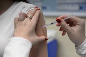 كلها سموم.. ترامب ينشر فيديو مثيرا للجدل عن اللقاحات وعلاقتها بالتوحد