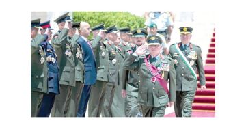 حـيـاة مـلك وسـيــرة قـائــد