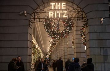 فأر على مائدة الخمس نجوم.. واقعة محرجة بفندق شهير في لندن (فيديو) فأر على مائدة الخمس نجوم.. واقعة محرجة بفندق شهير في لندن (فيديو)