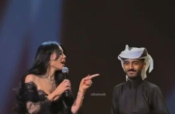 قبيلة سعودية تتبرأ من ابنها لرقصه مع هيفاء وهبي