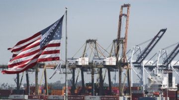 العجز التجاري الأميركي يسجل أكبر زيادة منذ 34 عاما