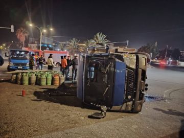 انقلاب شاحنة توزيع غاز بمنطقة باب عمان في محافظة جرش