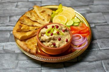 سلطة بابا غنوج بالرمان والليمون