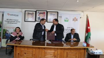 سلطة وادي الأردن توقع اتفاقيات مع جمعيات مستخدمي المياه سلطة وادي الأردن توقع اتفاقيات مع جمعيات مستخدمي المياه