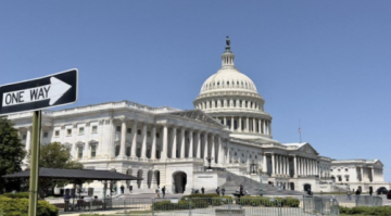 مجلس الشيوخ الأميركي يقر حزمة إنفاق وسط اقتراب إغلاق حكومي جزئي