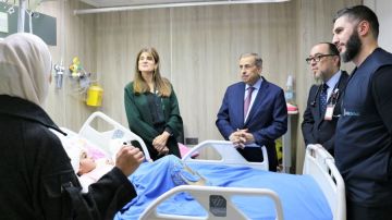 الأميرة دينا مرعد تزور المستشفى التخصصي وتتابع أوضاع مرضى غزة