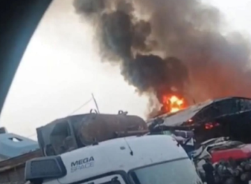 اندلاع حريق كبير في محلين لبيع قطع سيارات في منطقة أبو علندا اندلاع حريق كبير في محلين لبيع قطع سيارات في منطقة أبو علندا