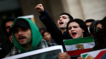 إيران تعلق إعدام أحد المتظاهرين