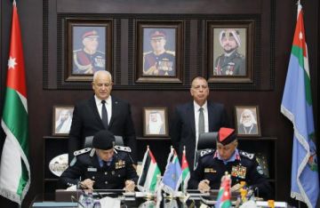 الأمن العام والشرطة الفلسطينية يوقعان مذكرة تفاهم لتطوير مركز الطوارئ فلسطين الأمن العام والشرطة الفلسطينية يوقعان مذكرة تفاهم لتطوير مركز الطوارئ فلسطين