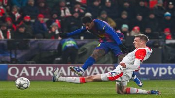 ثنائية لوبيز تقود برشلونة لفوز مثير 4-2 على سلافيا براغ