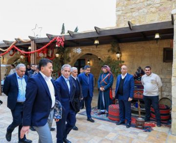 رئيس الوزراء يفتتح فندق كراون بلازا البترا