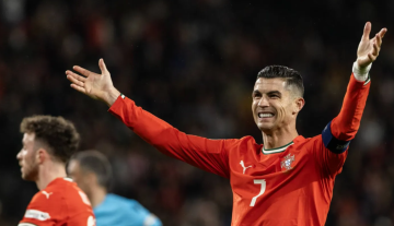 كريستيانو رونالدو يقترب من رقم تاريخي فريد في كرة القدم
