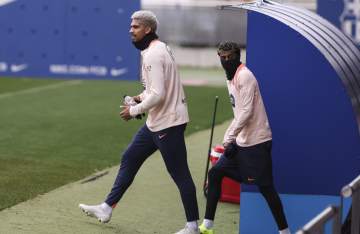 يلعب في كل المراكز .. برشلونة يكشف عن سلاحه السري في حراسة المرمى بعد رحيل تير شتيغن