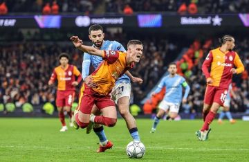 الجزائري آيت نوري يتعرض لهجوم بعد حصوله على رجل المباراة ضد غلطة سراي الجزائري آيت نوري يتعرض لهجوم بعد حصوله على رجل المباراة ضد غلطة سراي