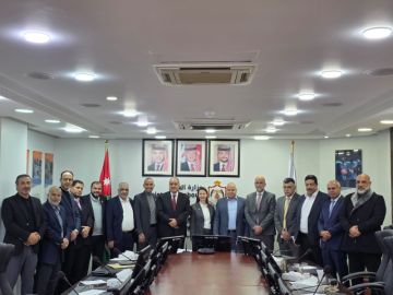 العمل: توقيع عقود عمل جماعية لتحسين المزايا الوظيفية لـ 2800 موظفا يعملون في 5 شركات في قطاع الكهرباء العمل: توقيع عقود عمل جماعية لتحسين المزايا الوظيفية لـ 2800 موظفا يعملون في 5 شركات في قطاع الكهرباء