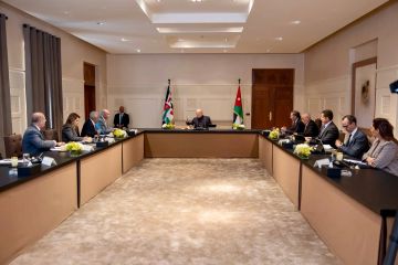 الملك يلتقي أعضاء المكتب الدائم لمجلس الأعيان