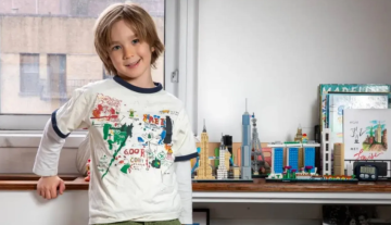 طفل عمره 7 سنوات يزور جميع قارات العالم