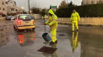 إجراءات وقائية وفتح عبارات وتفعيل غرف طوارئ لمواجهة المنخفضات الجوية إجراءات وقائية وفتح عبارات وتفعيل غرف طوارئ لمواجهة المنخفضات الجوية