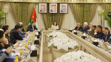  الحوار الوطني في الأعيان تطلع على برامج مركز تطوير الأعمال