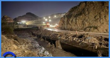 فتح الطريق الرابط بين سيل الكرك ومدخل المدينة فتح الطريق الرابط بين سيل الكرك ومدخل المدينة