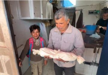 وفاة طفلين بسبب البرد في غزة