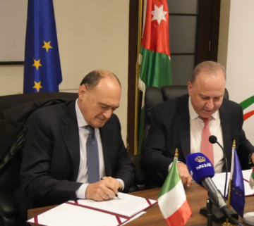 اتفاقية تعاون بين السفارة الإيطالية ودائرة الشؤون الفلسطينية