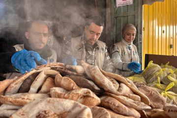  الخيرية الهاشمية تواصل تنفيذ مشاريع توزيع الخبز في قطاع غزة