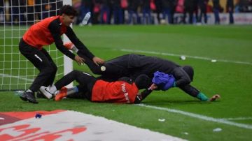 حارس السنغال يكسر الصمت ويكشف تفاصيل 