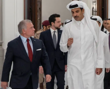 أمير قطر يعزي الملك بوفاة ابو الراغب