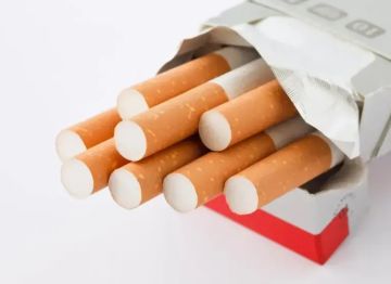 حالة من الشح والاحتكار .. هل سترفع الحكومة اسعار السجائر ؟