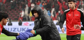 رئيس لجنة حكام "الكاف" يوضح جدل "واقعة المنشفة" في نهائي أمم إفريقيا